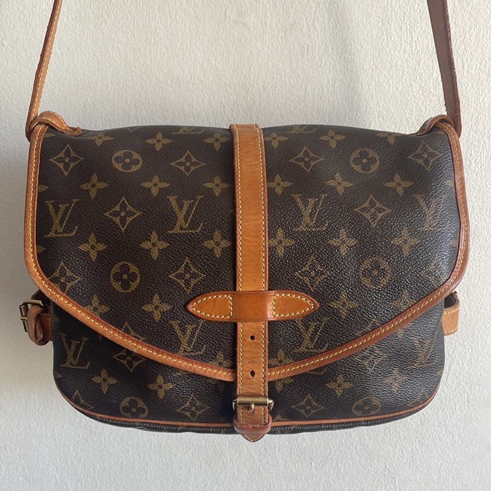Auth Louis Vuitton Vintage Monogram Saumur 35